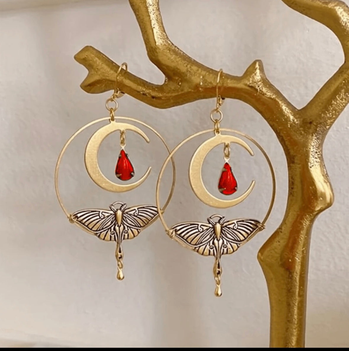 Pendientes colgantes de luna creciente de polilla bohemia