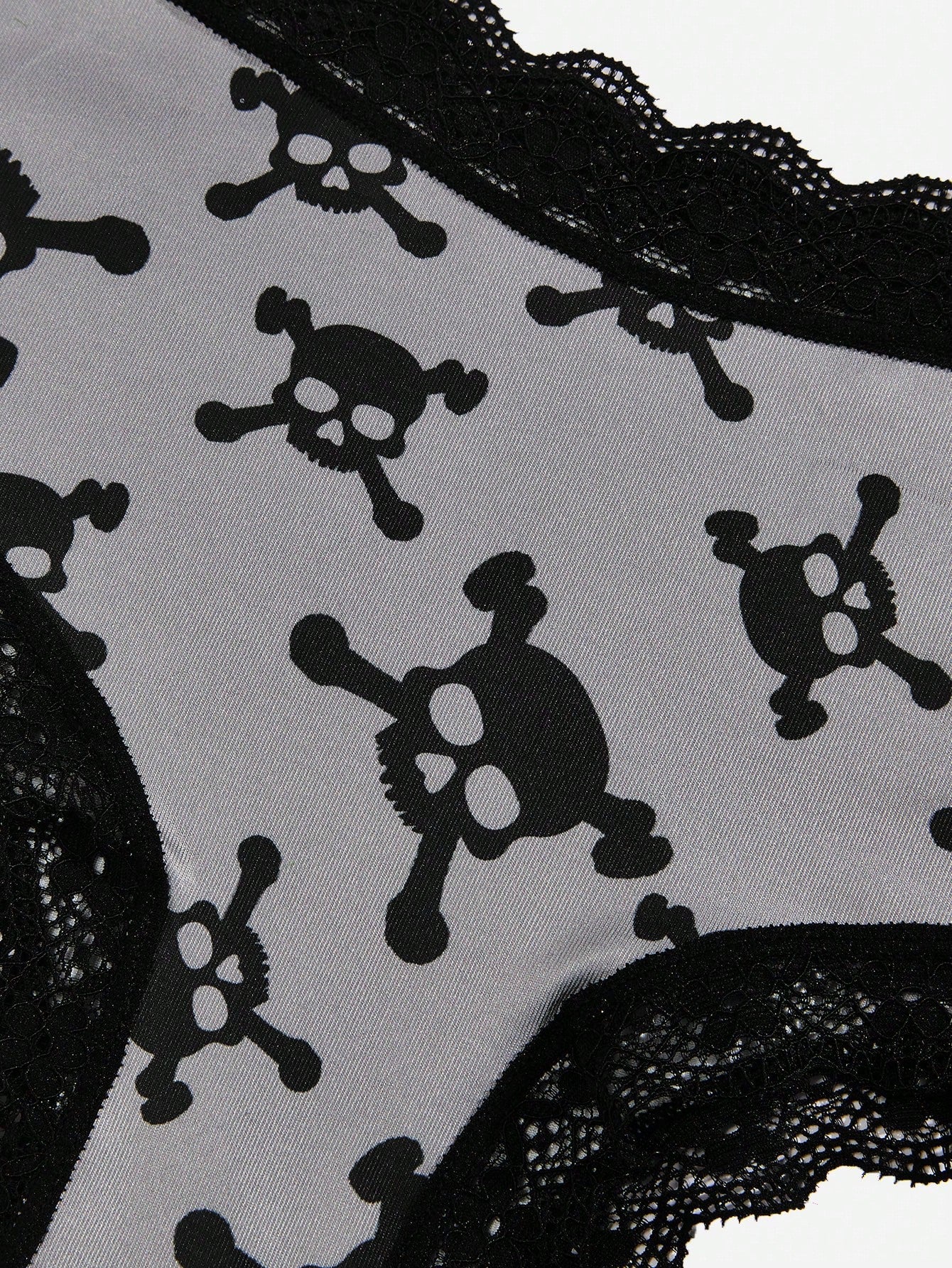 Conjunto de 3 braguitas de encaje en contraste con estampado de calavera gótico