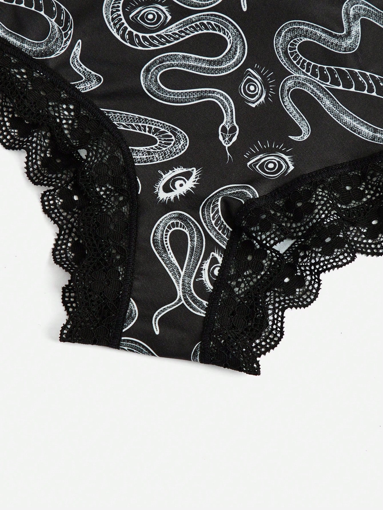 Conjunto de 3 braguitas de encaje en contraste con estampado de calavera gótico