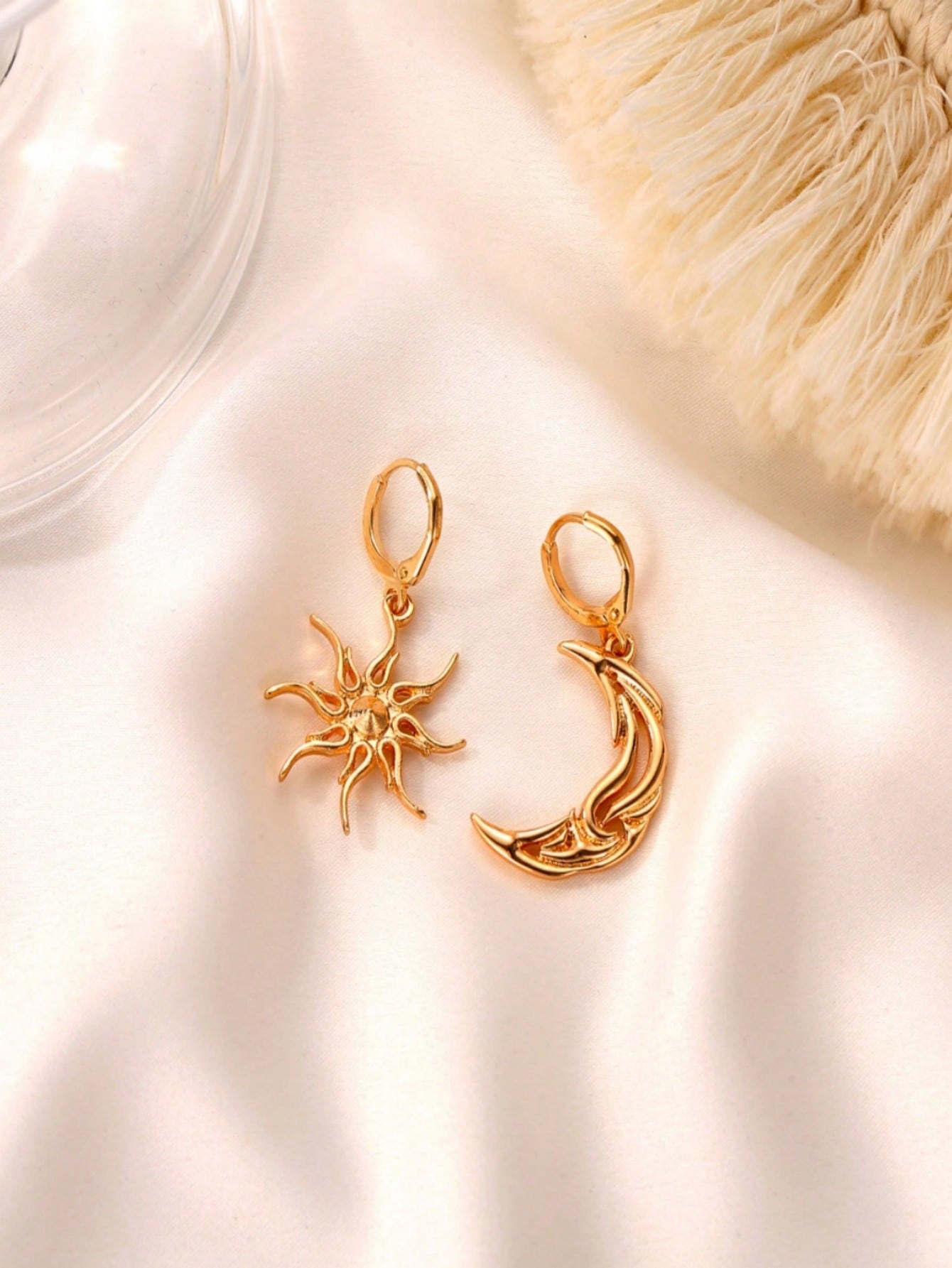 Pendientes colgantes no coincidentes Celestial Sun Moon Aleación de zinc