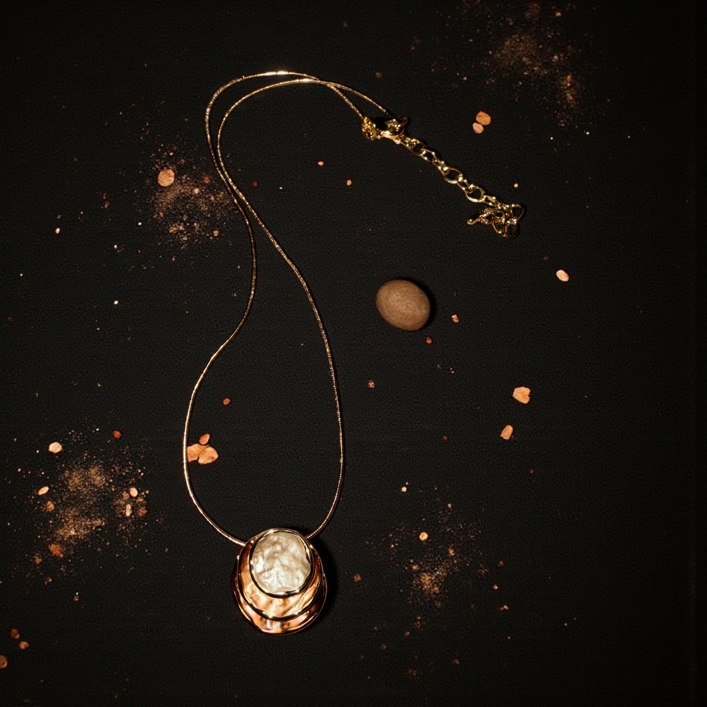 Pearly Shine Necklace