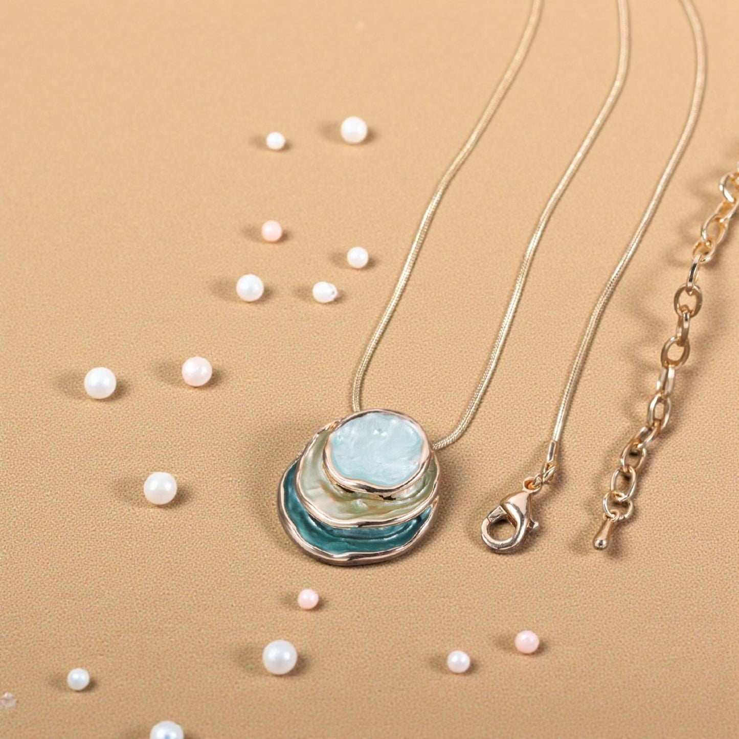 Pearly Shine Necklace