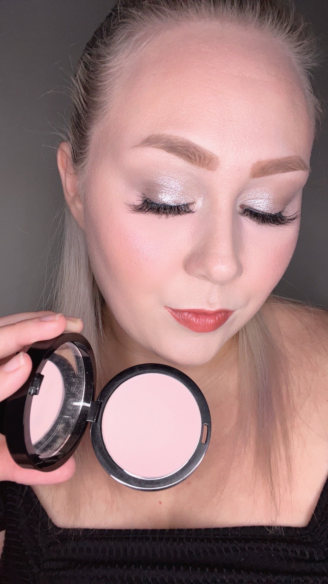 Pressed powder