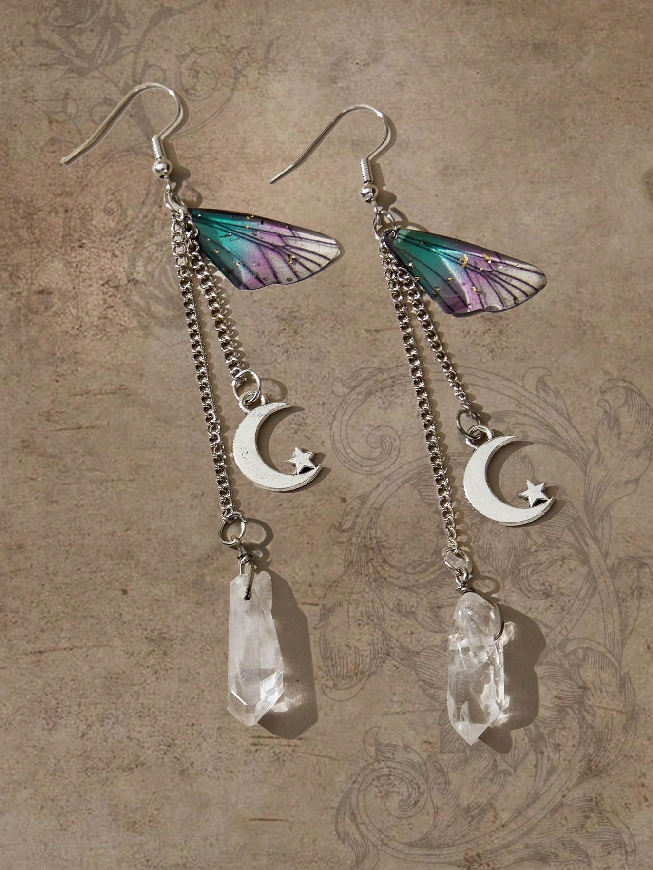 Pendientes colgantes con decoración de luna y alas de Fairycore